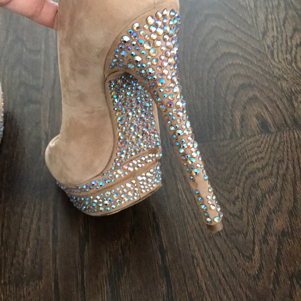 Pumps - Picture 3 of 6
